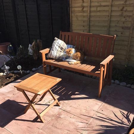 Basingstoke En Suite Room In Garden Annex Dış mekan fotoğraf