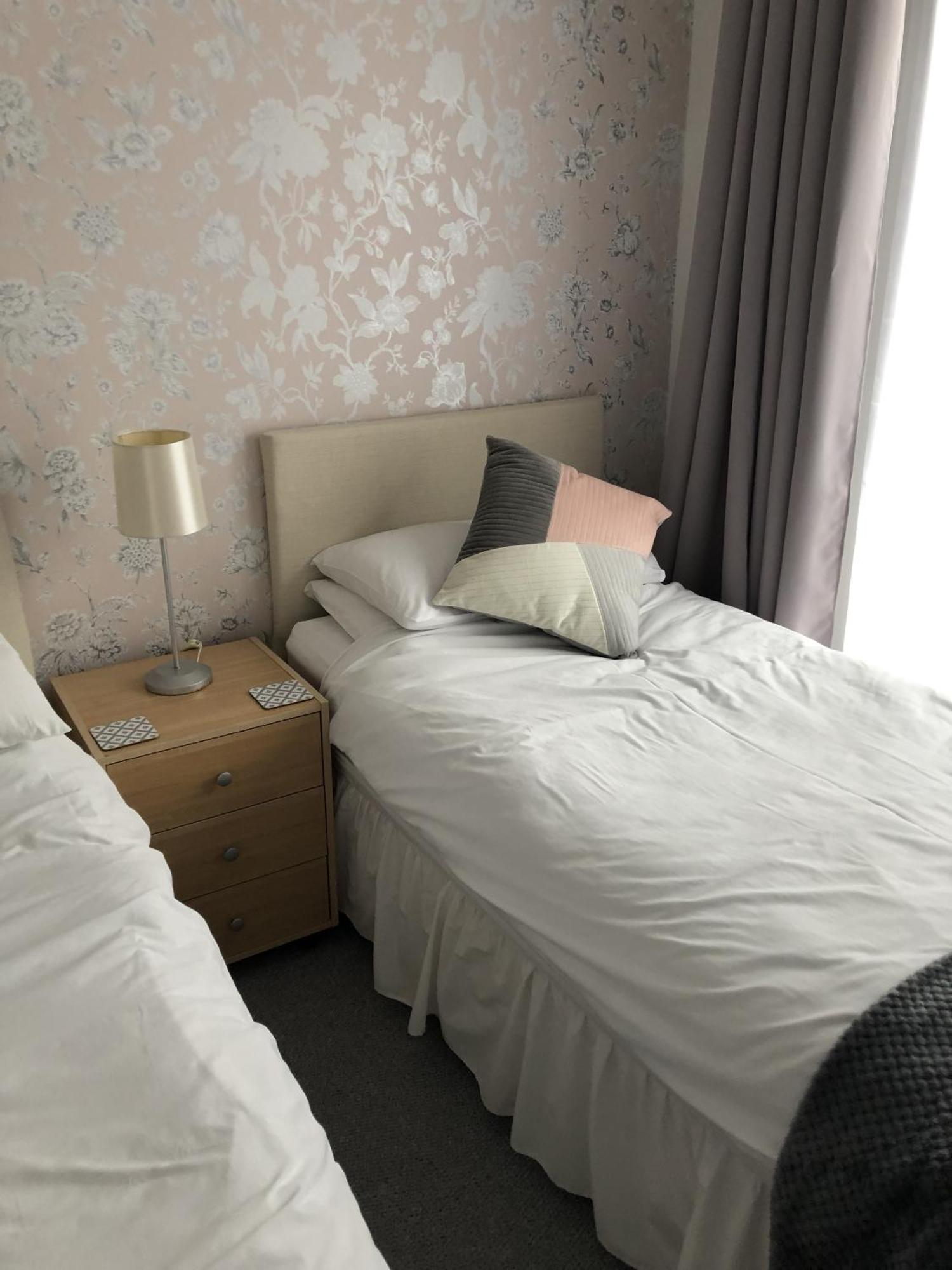 Basingstoke En Suite Room In Garden Annex Dış mekan fotoğraf