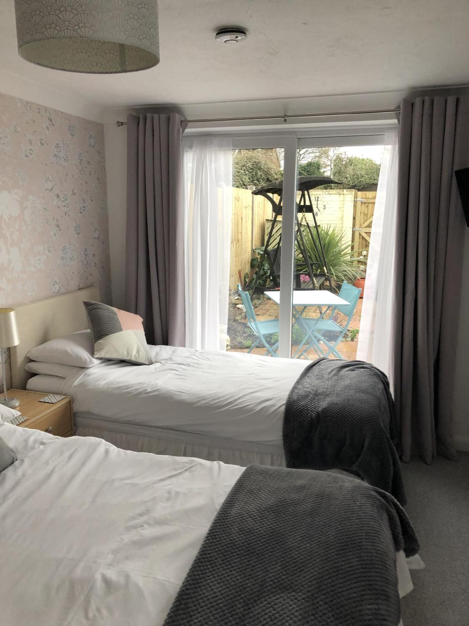 Basingstoke En Suite Room In Garden Annex Dış mekan fotoğraf